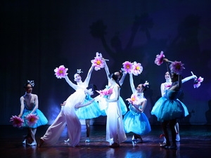 Hơn 250 diễn viên múa hội tụ trong "Hoa muôn sắc"